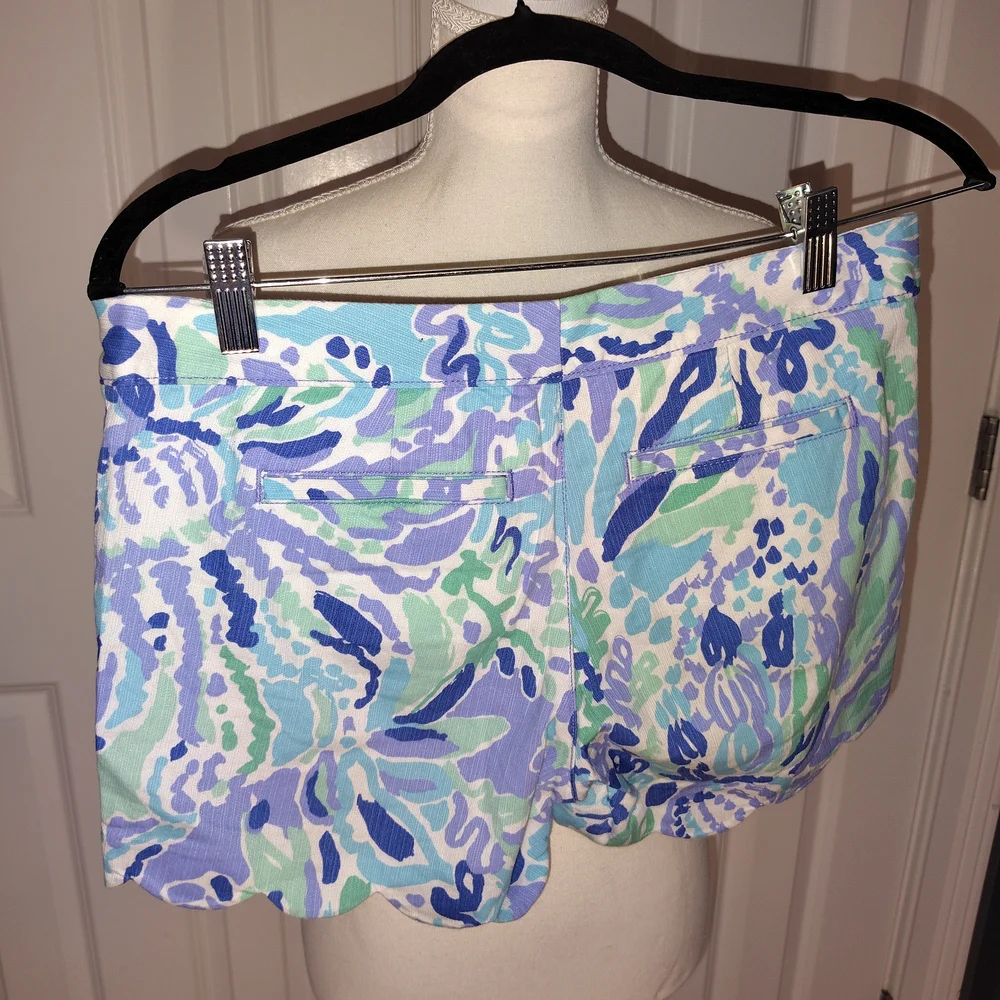 Lilly Pulitzer Sz 0 Scalloped Welsh Lilac Buttercup Shorts  Lavender,Aqua, White - Picture 2 of 5